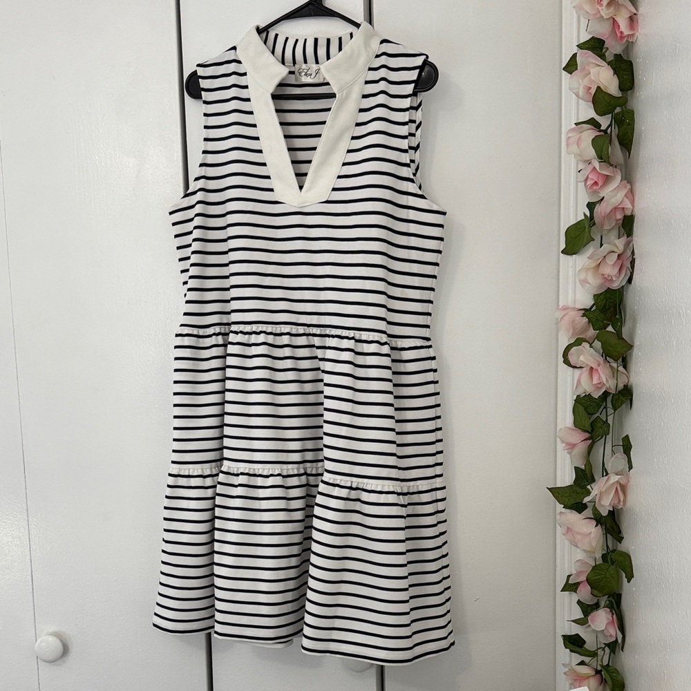 Eliza J Sleeveless Navy blue and Beige Dress